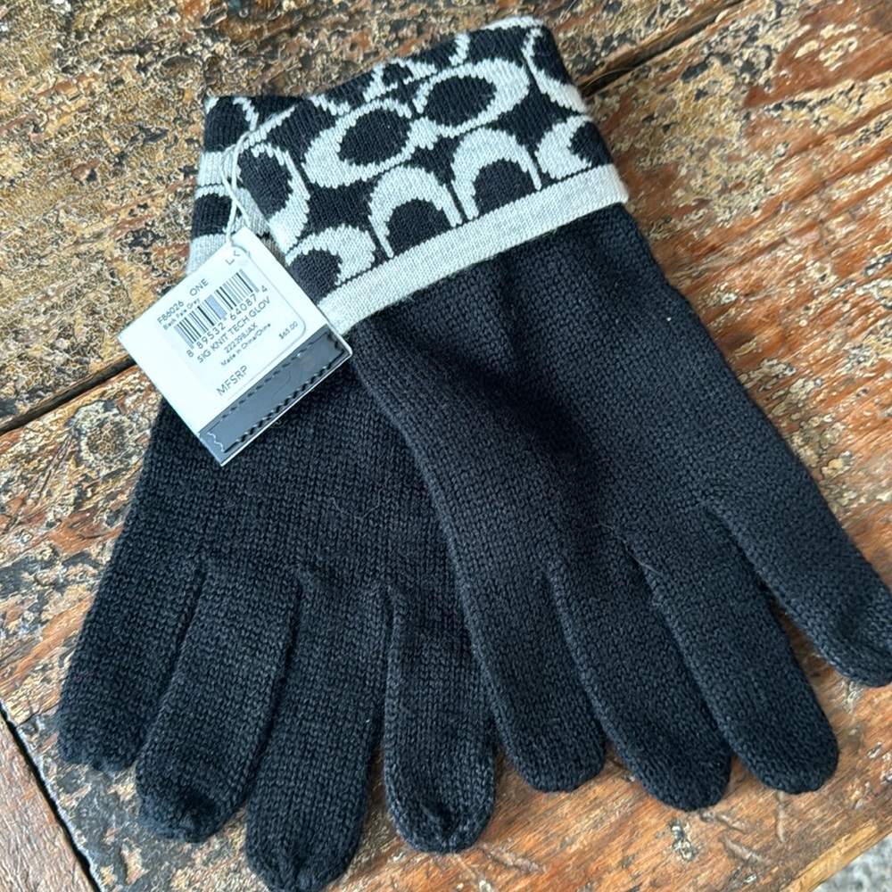 COACH Knit Tech Gloves Black NWT OS